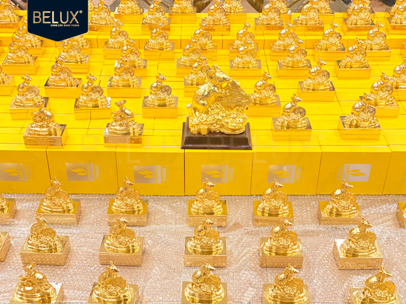 Lô tượng Chuột Tập Đoàn Dầu Khí cao 20cm mạ vàng 24k thiết kế theo yêu cầu